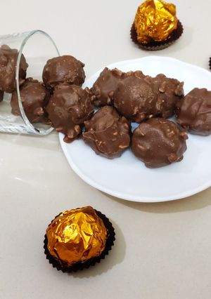 A picture of Ferrero Rocher Chocolate.