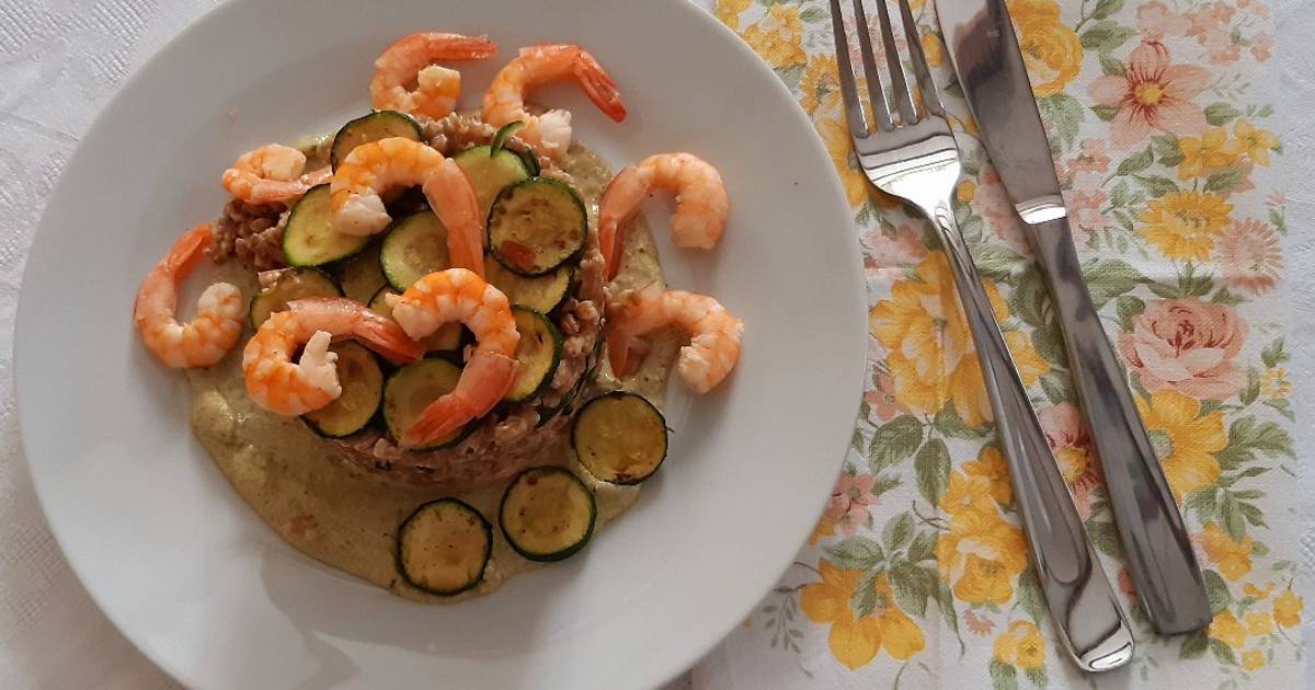 Ricetta Farro al pesto di zucchine e gamberi di homecook_slv Cookpad