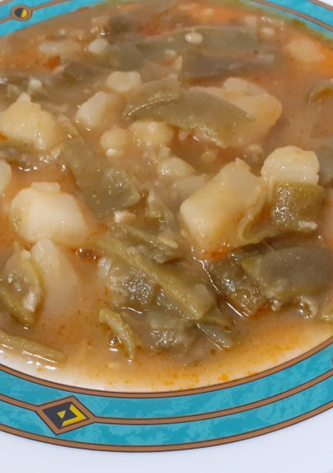Una foto de Judias con patatas