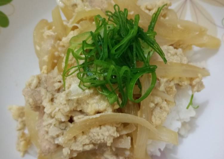 Cara Gampang Membuat Oyakodon (Japanese chicken egg rice bowl) yang Bikin Ngiler
