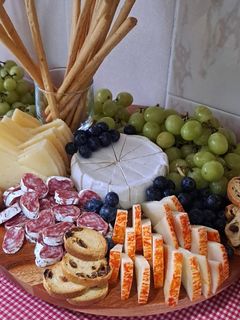 Una foto de Tabla de quesos y más