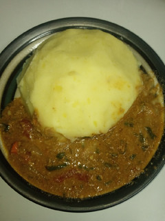 A picture of Mashed potatoes with minced meat stew.