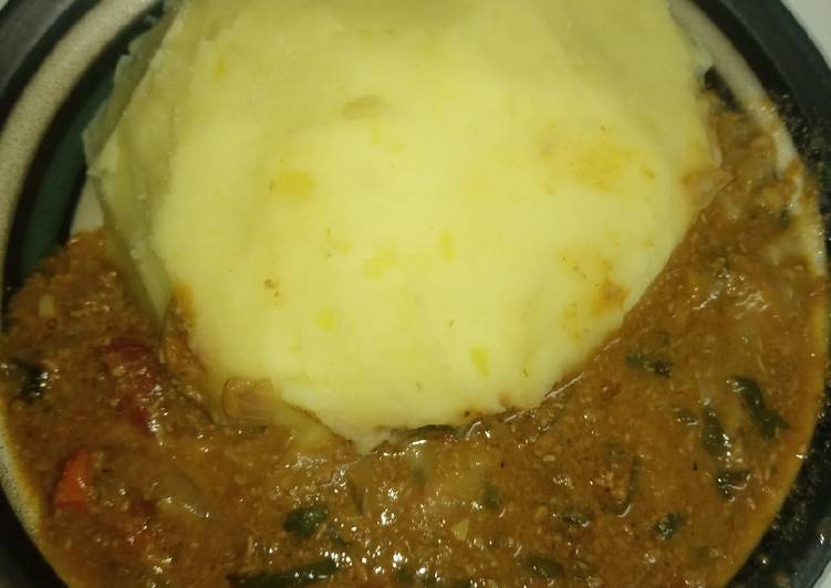 Mashed potatoes with minced meat stew