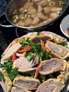 Hình của món Lẫu khổ hoa cá thác lác.