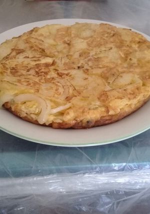 Una foto de Tortilla de papa..rápida y fácil