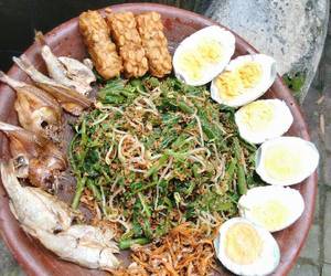 Resep Baru Urap sayuran lengkap dgn lauk ala kampung Enak Sempurna Resep Baru Urap sayuran lengkap dgn lauk ala kampung Enak Sempurna