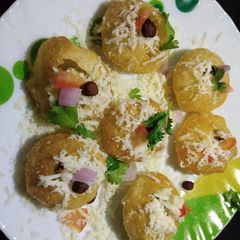 A picture of Masala cheese puri.