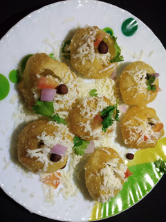 A picture of Masala cheese puri.