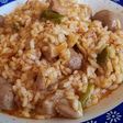 Arroz con Pincho de Pollo y Salchicha (Arroz de Aprovechamiento)