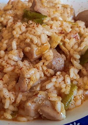 Foto principal de Arroz con Pincho de Pollo y Salchicha (Arroz de Aprovechamiento)