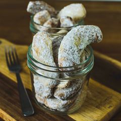 A picture of Snow Walnut-Roll cookies.