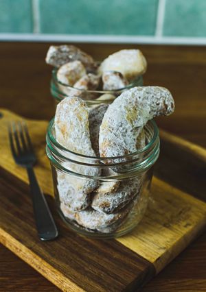A picture of Snow Walnut-Roll cookies.