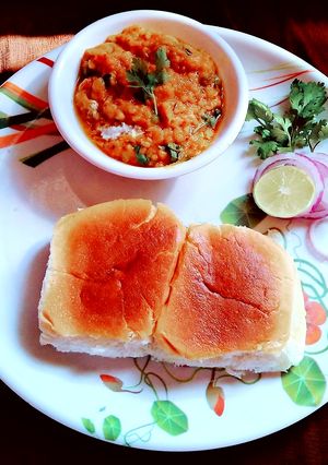 A picture of Pav bhaji.