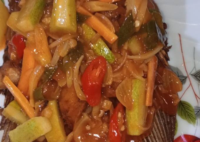 Cara bikin Gurame asam manis pedas Cara bikin Gurame asam manis pedas