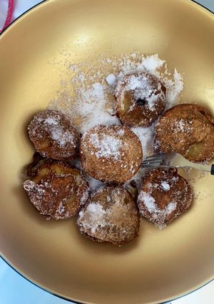 Une photo de Beignets à la pommes cuit à la poêle