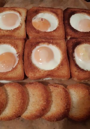 O poză a rețetei Pâine prăjită cu ou ochi la cuptor.