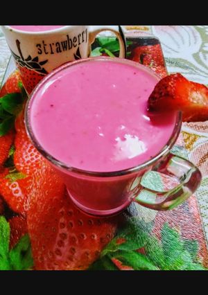 स्ट्रॉबेरी स्मूदी (Strawberry Smoothie recipe in hindi) रेसिपी मुख्य फोटो