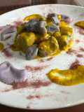 Gnocchi Viola su salsa di fiori di zucca e zafferano
