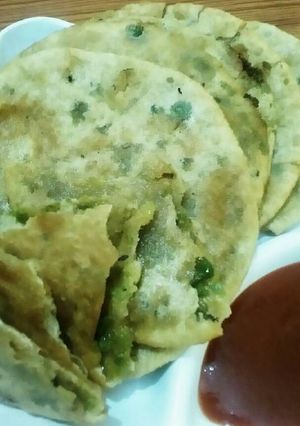 A picture of Matar ki kachori.