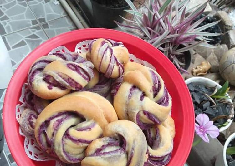 Cara Gampang Membuat Spiral bread roti ubi ungu yang Menggugah Selera