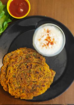 पालक लच्छा पराठा (palak lachcha paratha recipe in Hindi) रेसिपी मुख्य फोटो