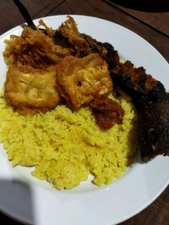Foto resep Nasi kuning rice cooker