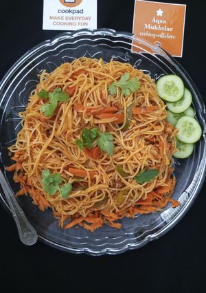 A picture of Stir fry spaghetti.