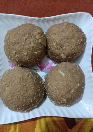 લાડવા (Ladva Recipe In Gujarati) રેસીપી મુખ્ય ફોટો