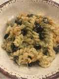 Crespos tricolores con aceitunas