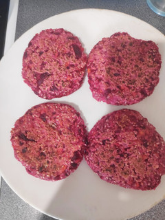 Una foto de Hamburguesas de avena y remolacha