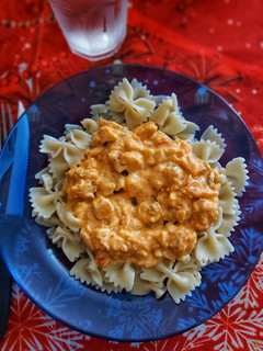 Una foto de Salsa con pollo para fideos