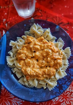 Una foto de Salsa con pollo para fideos