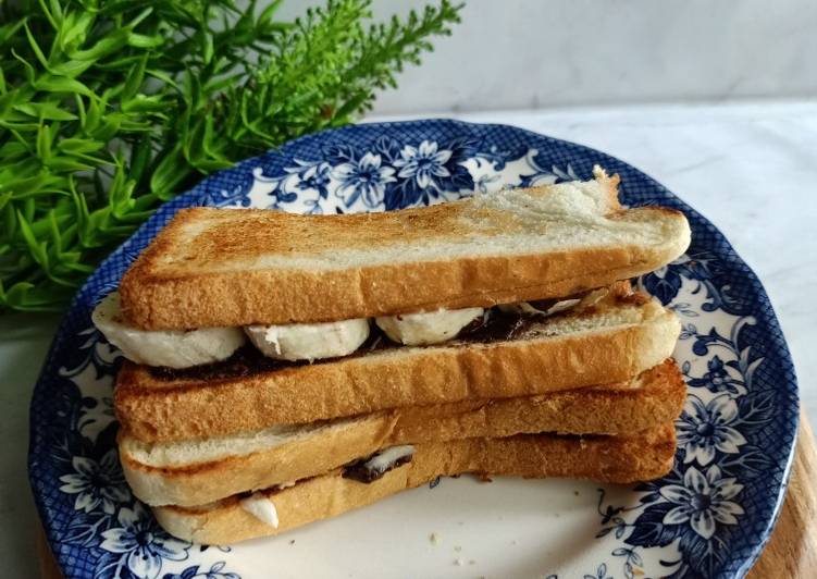 Cara Mudah Bikin Sandwich Pisang Nutella Enak dan Antiribet