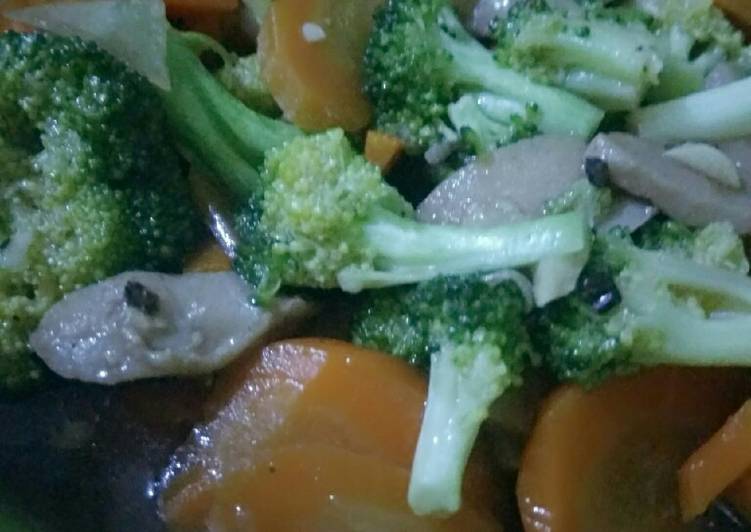 Tumis wortel brokoli bakso lada hitam