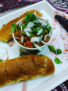 பாவ் பாஜி (காரசாரமான பாவ் பாஜி) (Bav Baji Recipe in tamil) செய்முறை முக்கிய புகைப்படம்