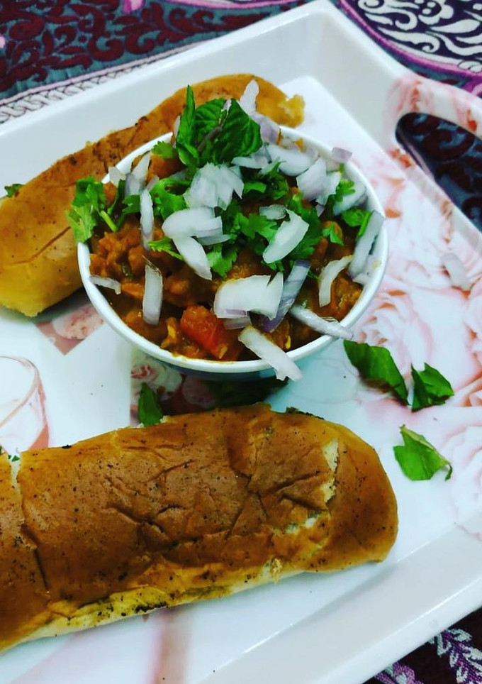 பாவ்  பாஜி  (காரசாரமான  பாவ் பாஜி) (Bav Baji Recipe in tamil) செய்முறை முக்கிய புகைப்படம்