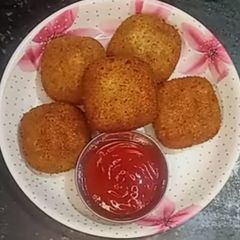 A picture of Potato cheese squares.
