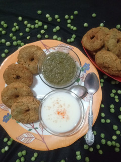मटर,राइस फ्लोर मेदू वडे(matar rice flour medu vade recipe in Hindi) रेसिपी मुख्य फोटो