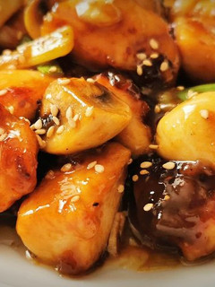 Una foto de Pollo con Champiñones en salsa de ostras