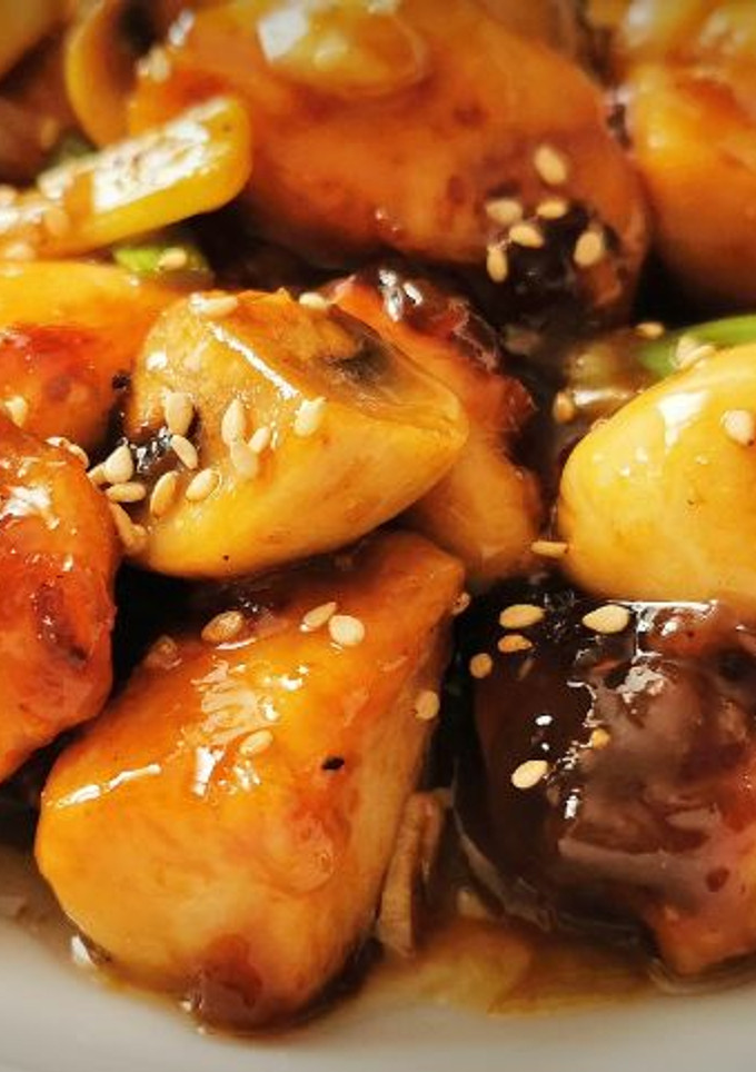 Una foto de Pollo con Champiñones en salsa de ostras