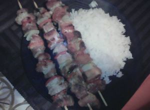 Una foto de Brochetas de Bondiola ďe Cerdo