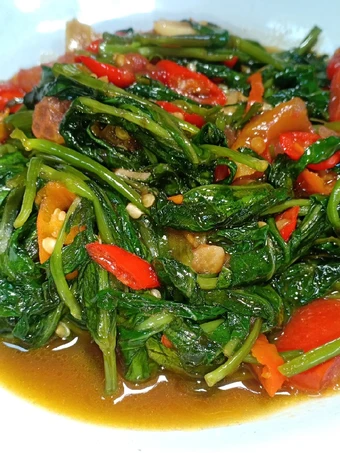 Langkah Mudah untuk Membuat Resep Tumis kangkung saus tiram (ala ala resto ✨) yang Enak Banget Anti Ribet, Bisa Manjain Lidah
