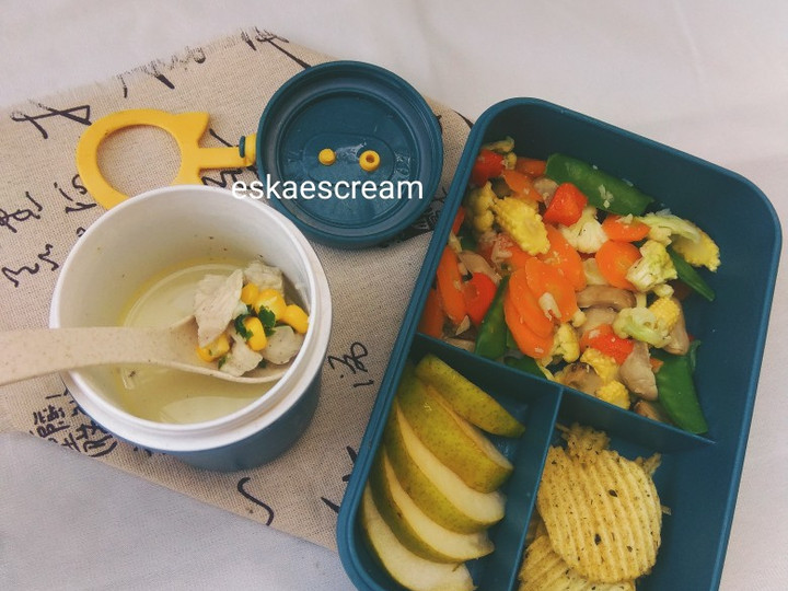 Bagaimana Membuat Bento Diet Chicken Corn Soup &amp;amp; Capcay with Mushroom Wajib Dicoba