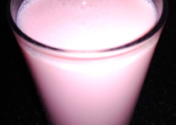 Recipe of Perfect Strawberry Milkshake