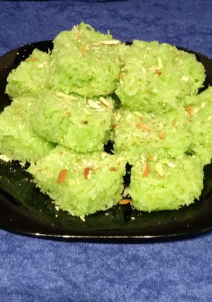 A picture of Coconut Burfi.