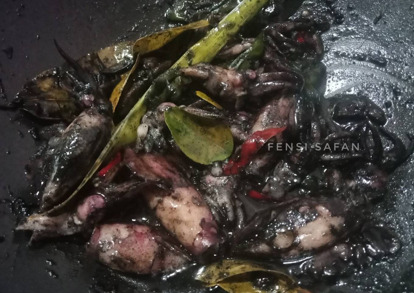 Cumi-cumi hitam (irisan ekstra)