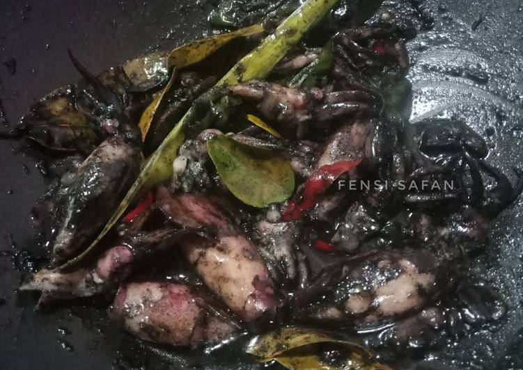 Proses Membuat Cumi Hitam (bumbu iris) yang Enak