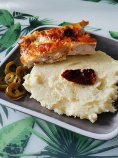 Hústorta olajbogyóval, aszalt paradicsommal gluténmentesen recept fotója