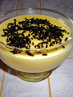 Una foto de Crema de polenta al aroma de limón y naranja