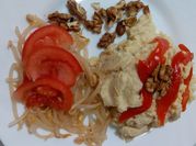 Una foto de bacalao con almendras